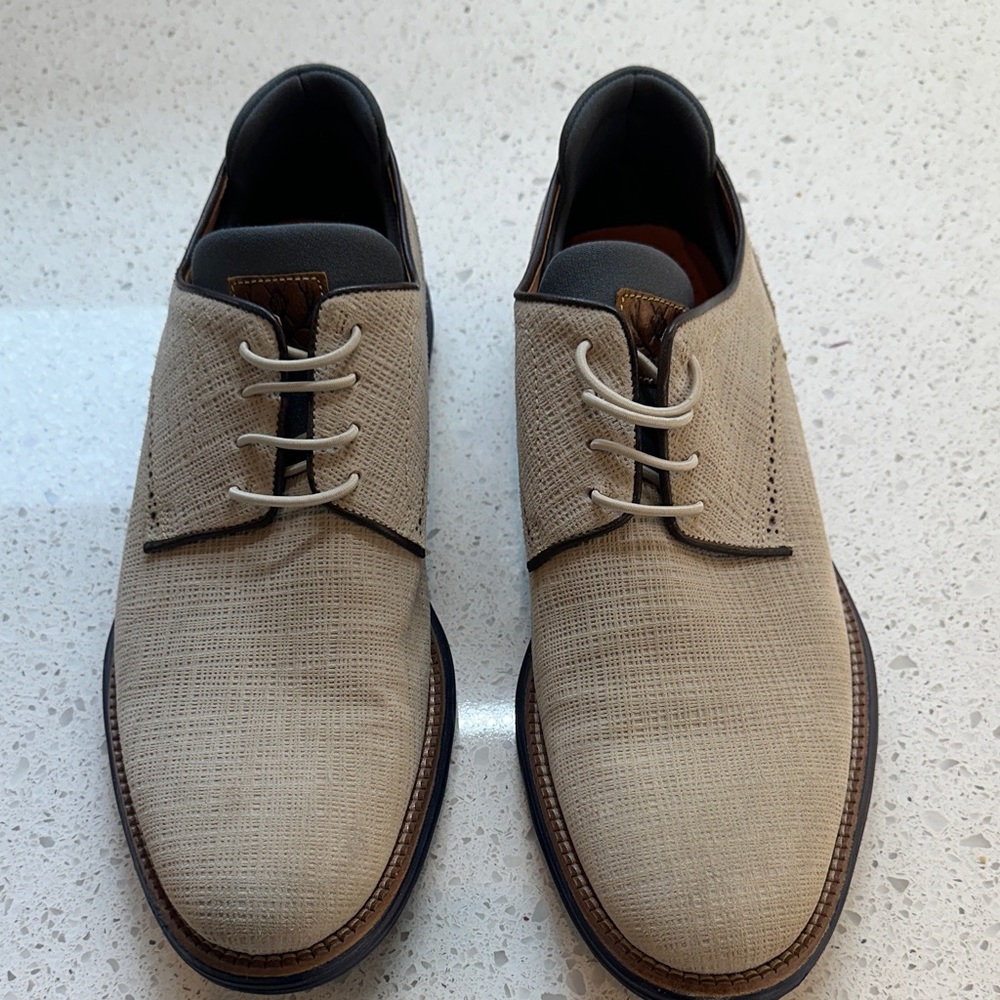Men's like new Martin Dingman Countryaire slip on shoes with stretch laces